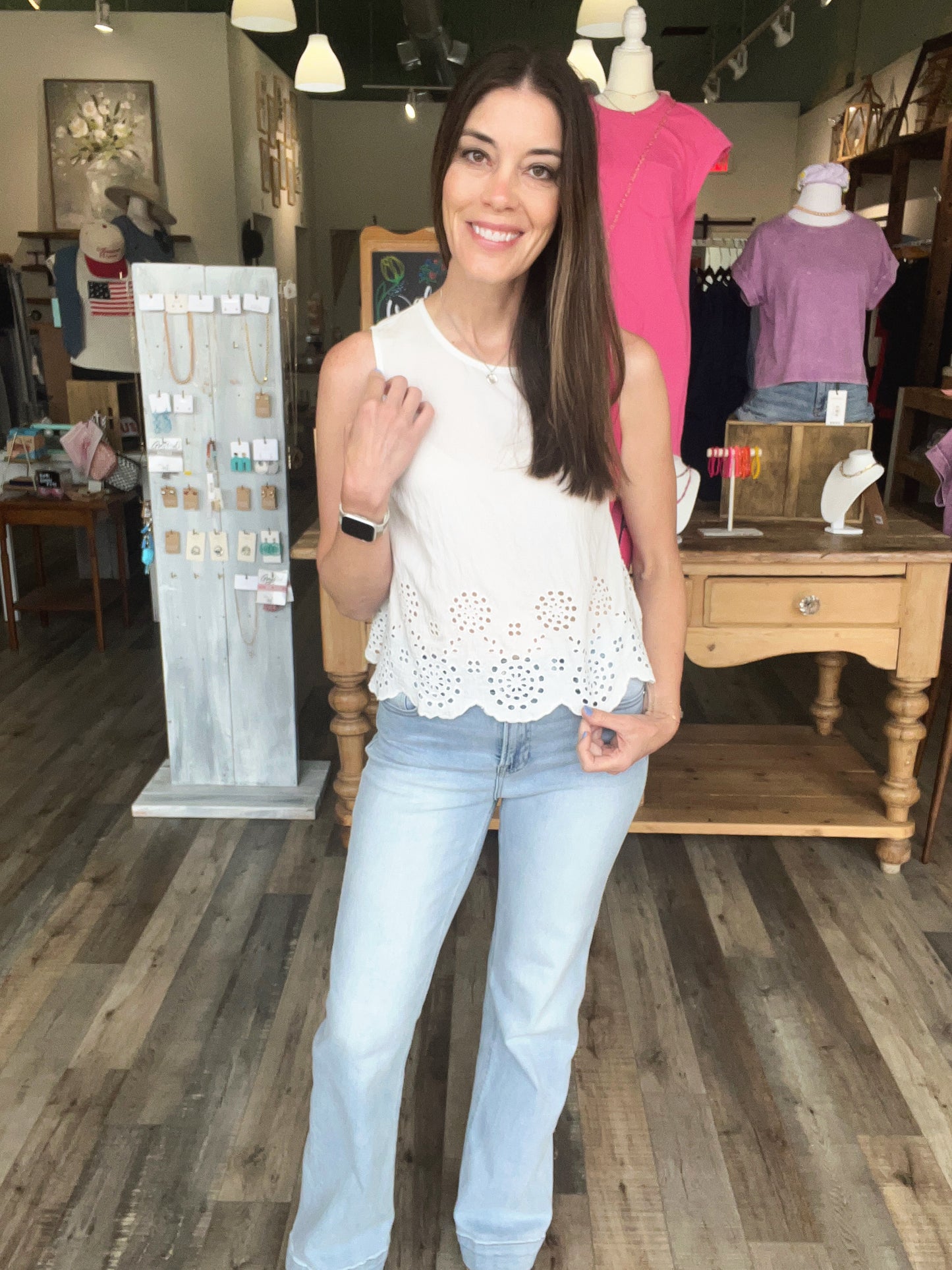EYELET HEM DETAIL SLEEVELESS BLOUSE
