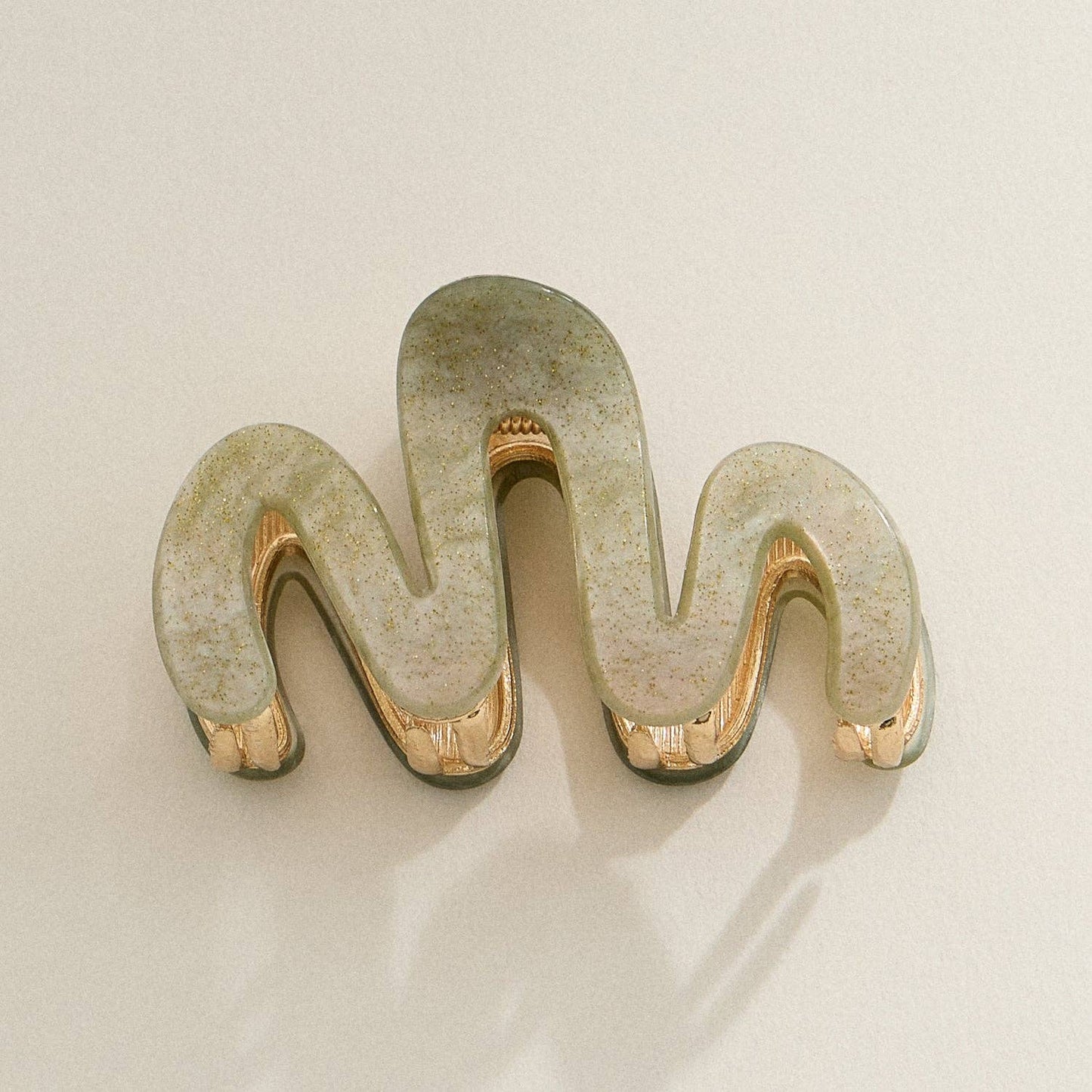 Wavy Matte Claw Clip with Gold Accents