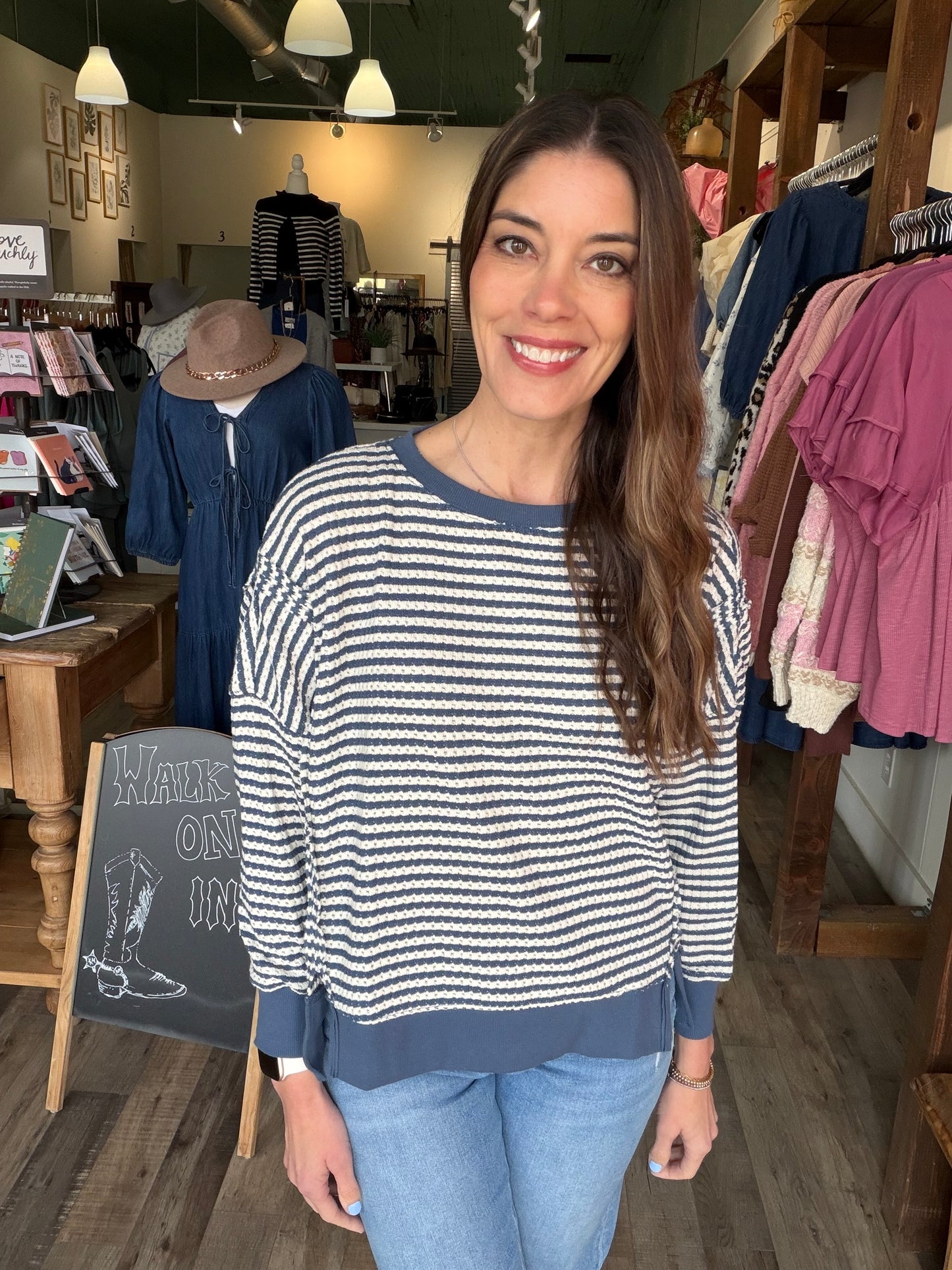 STRIPE EXPOSED SEAM SPLIT HEM LONG SLEEVE KNIT TOP