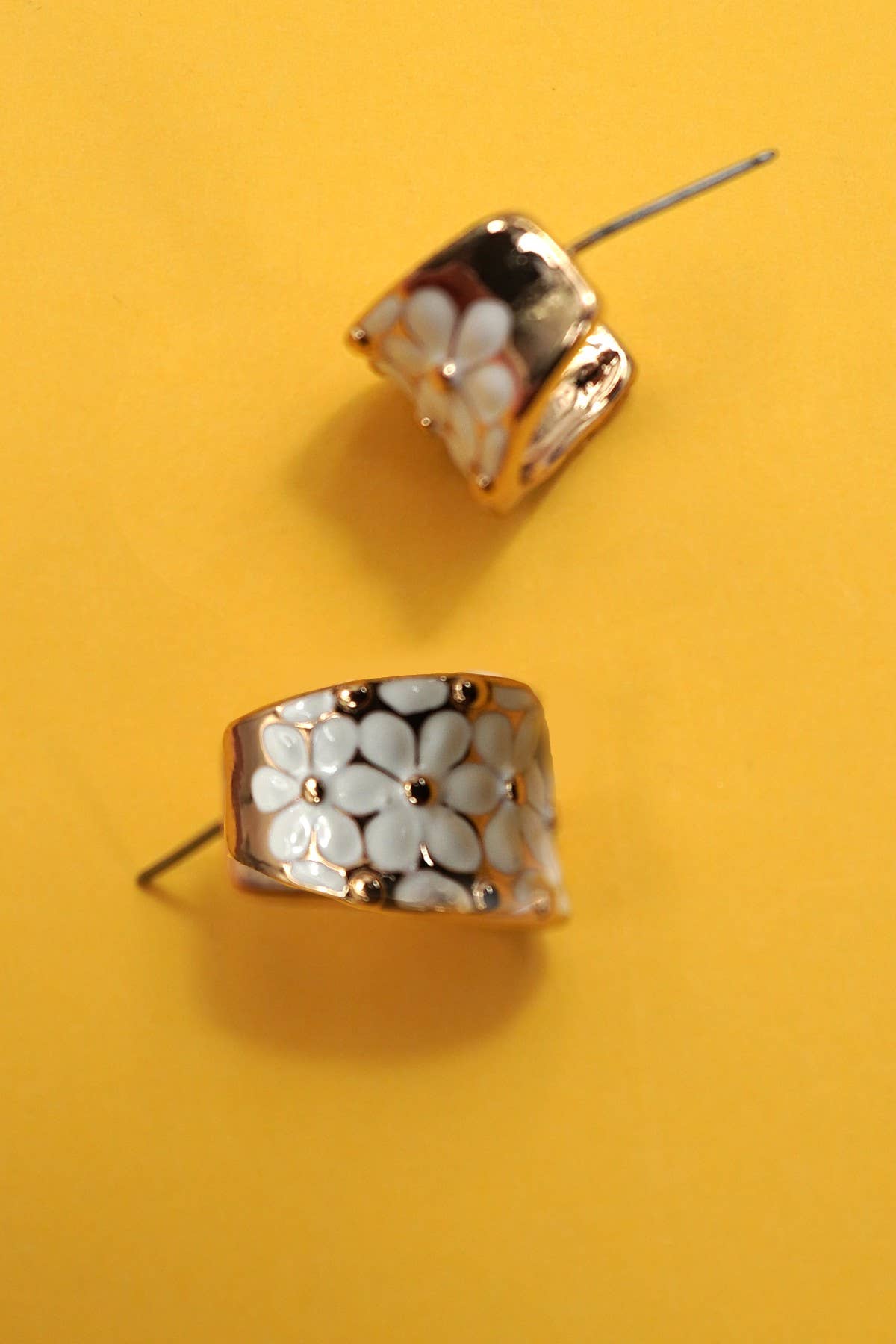 WHITE EPOXY FLOWER HOOP EARRINGS