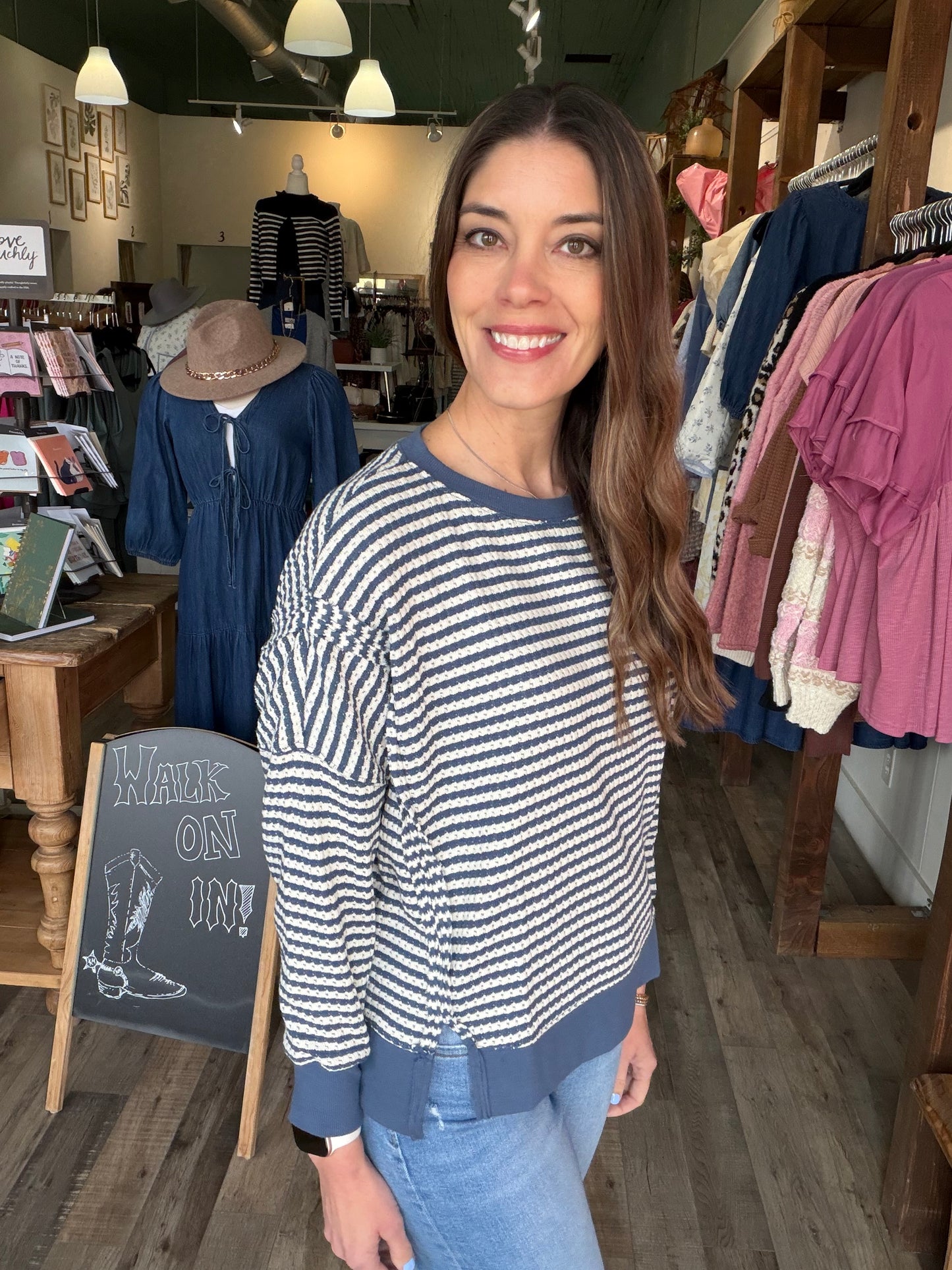 STRIPE EXPOSED SEAM SPLIT HEM LONG SLEEVE KNIT TOP