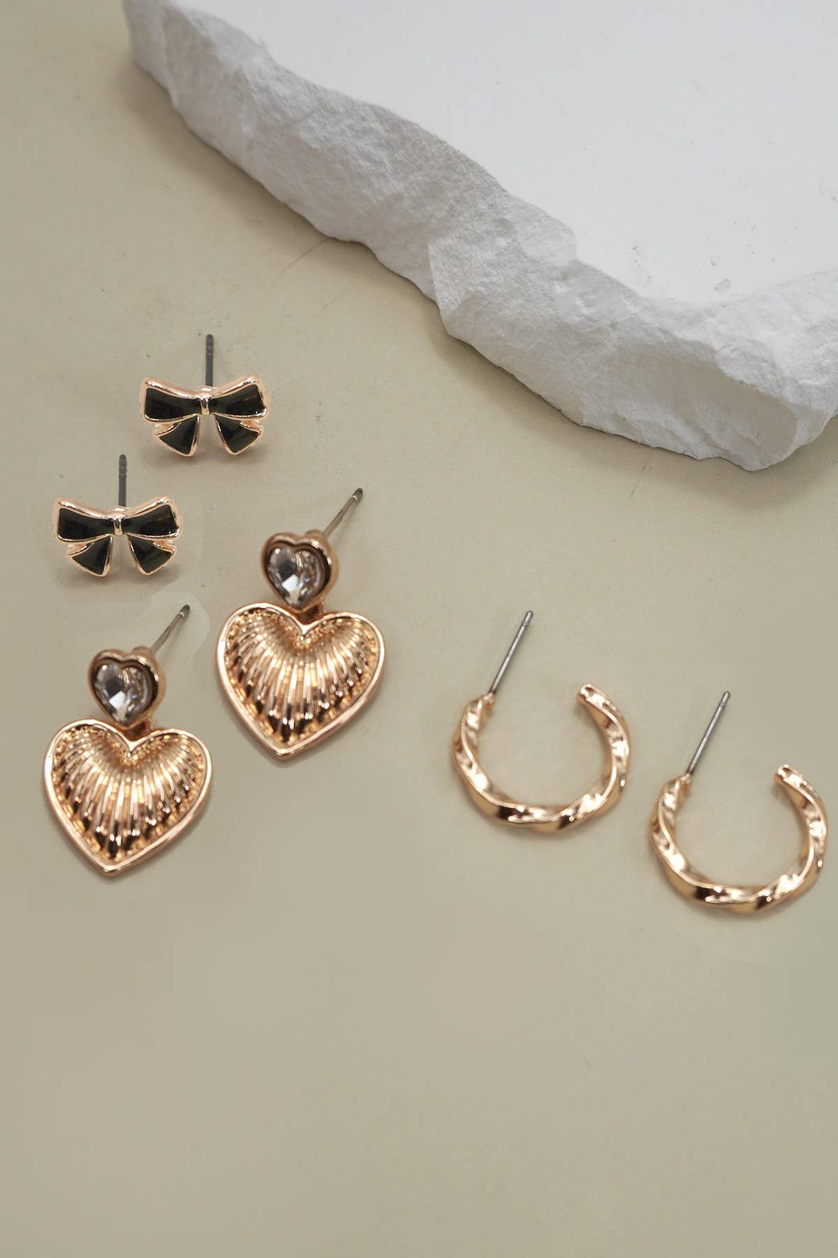 EPOXY BOW STONE HEART DROP TRIO EARRINGS