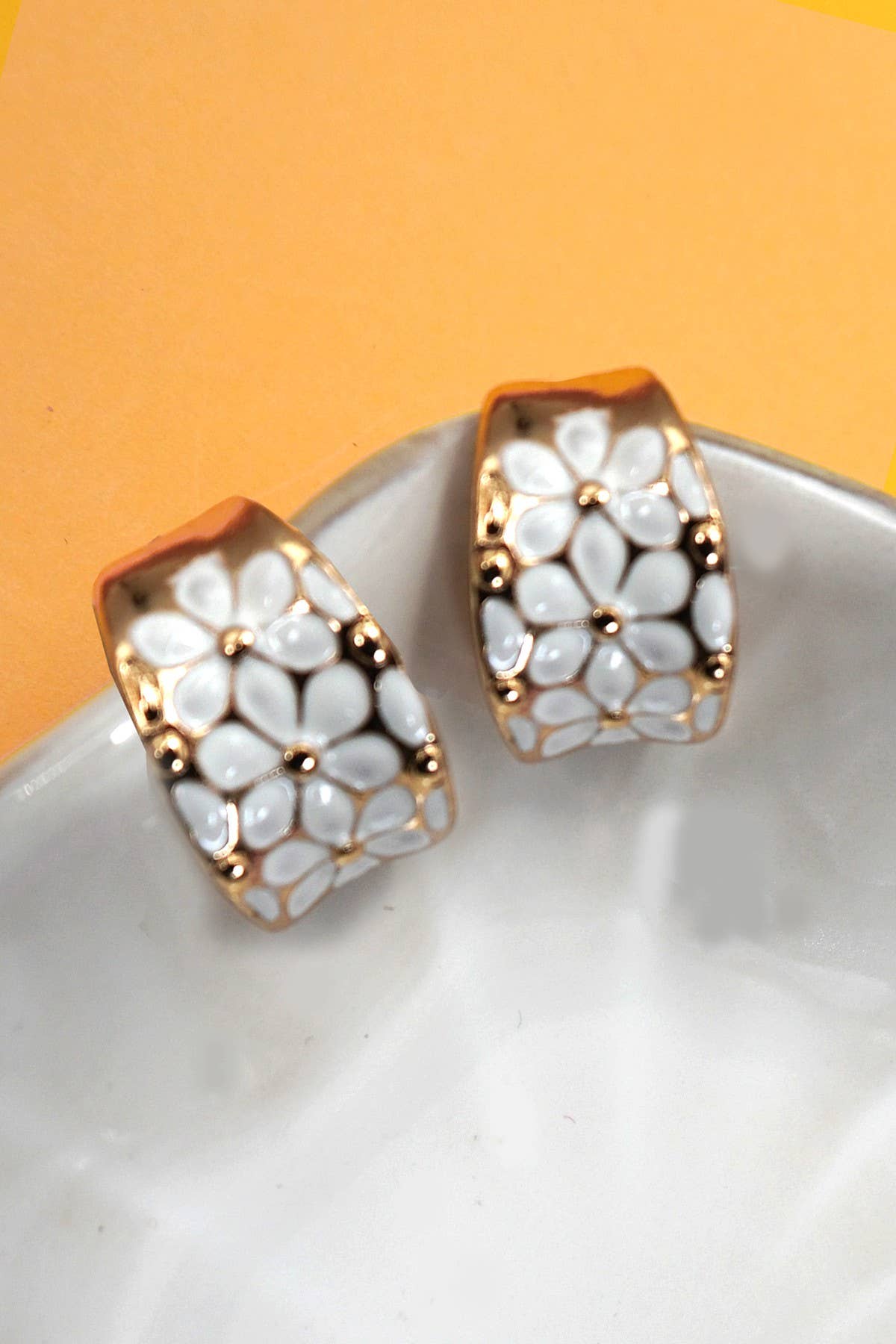 WHITE EPOXY FLOWER HOOP EARRINGS